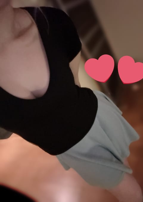 こんばんは🌙

今日ひさしぶりに月を見た気がします💭
きれいな半月でした✨

週の真ん中で疲れが溜まってきてる方もいるか