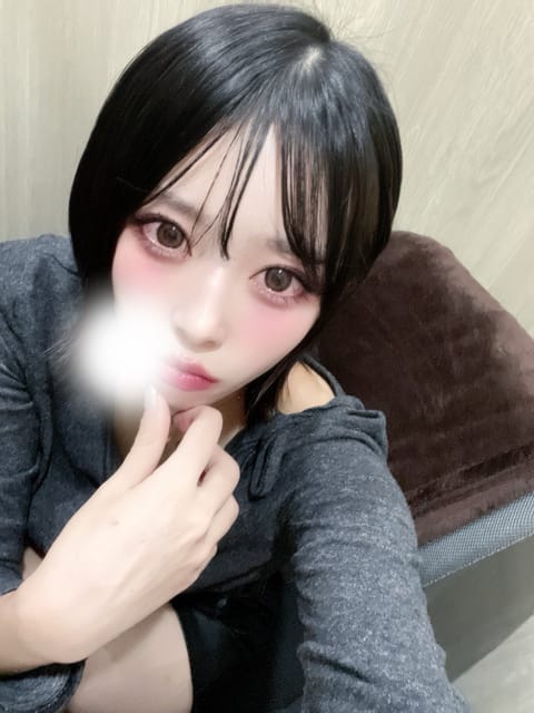 ⚠️12月は16日が年内最後の出勤です( * . .)"
本業が忙しくなるのでメンエスはお休みします😢またシフト出すので