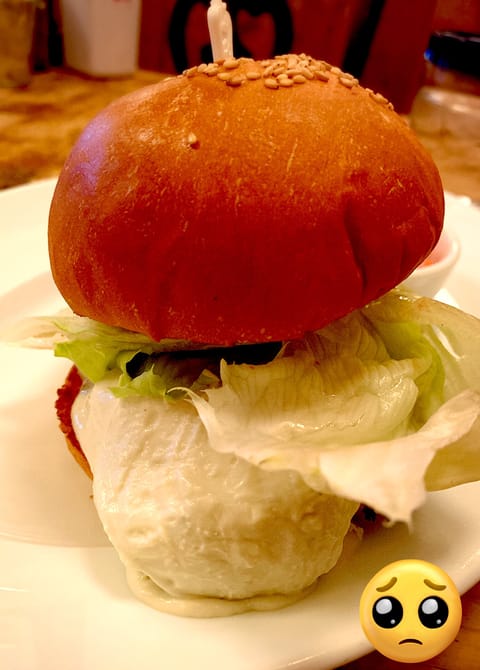 ブルーチーズバーガー🍔

美味しかったけど
過去一食べづらかったYO🎅🫶🏻