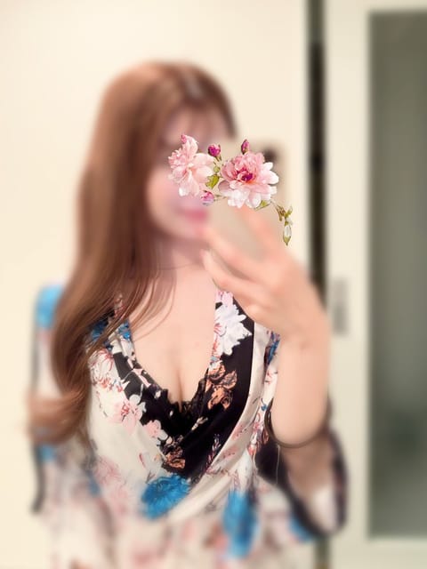 本日の出勤21:30〜24:00です！
お時間ある方会いに来てください🧚🏻‍♀️🩷

#静岡メンエス
#メンズエステ