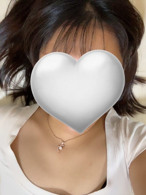 こんにちは🔆

今日は、21時～1枠だけ出勤します🐰🩵

可愛い･今日来て良かった･楽しかったって
たーくさん褒めて下さ