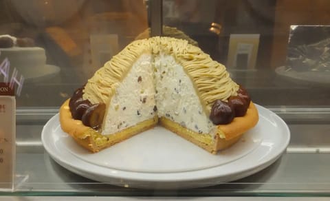 こんばんは〜🐏🌙
明日、
9月8日(火)12:00〜19:00 成増ルーム
出勤します☺️🌷

ケーキを食べたの〜🍰
秋
