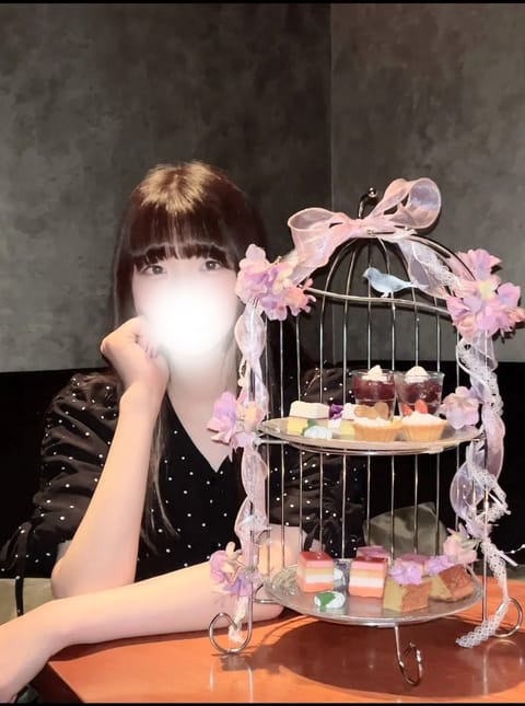 本日も15時〜3時です！
出勤2日目🙏
少しでも気になってくれてるお兄様は、
信じて逢いに来てください🌸

金曜夜はご予