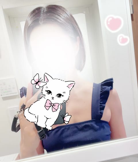本日出勤です✨🩵

🌟8/8（土）13-21時

事前のご予約ありがとうございます☺️🌷

まだ🈳ございますので
ぜひお