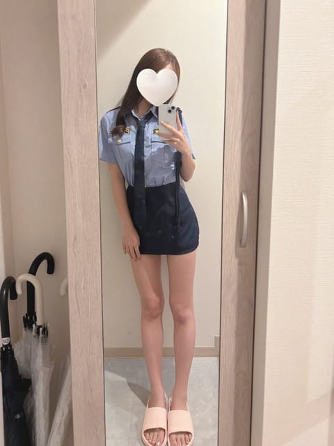 前アカウントからの続きの写真です👮‍♀️💫

ポリスコスプレ、
お客様からたくさん褒めてもらえて
嬉しかったです🩷