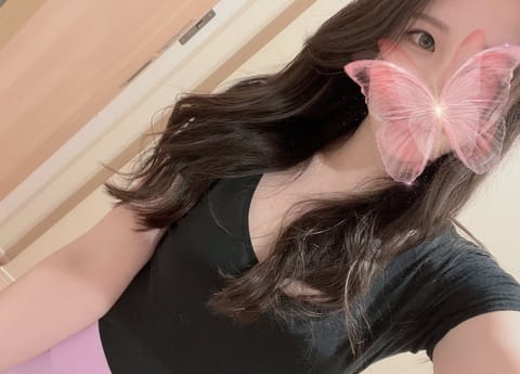 先日は沢山のお客様に来て頂きありがとうございました☺️💕本日は残り16:30〜19:00までご予約可能です🙆‍♀️🉑
雨