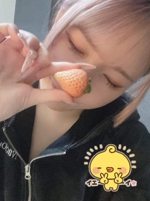 仲良しさんから~~~🍓✨
白いイチゴはじめて！！！😚♡