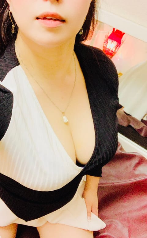お盆を前に雑務に追われていて
お久しぶりの春日です

本指名さま
お初めてさま
ご来店ありがとうございました😊

久々の