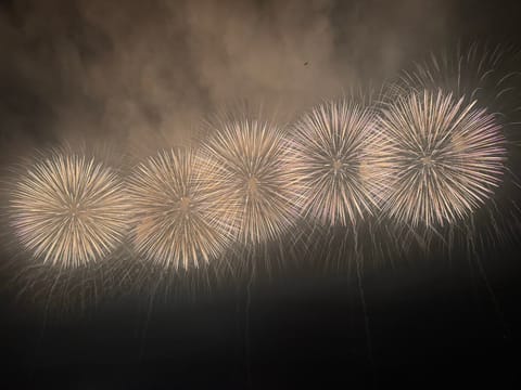 おはようございます♬

初めての新潟県は長岡花火を観てきました。新潟出身のお客様にもたくさん
相談にのっていただき、無事