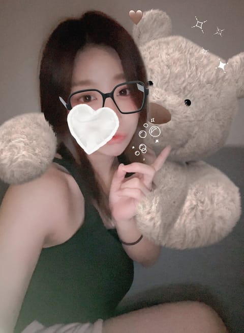 おこんにちわ〜ჱ̒⸝⸝•̀֊•́⸝⸝)♡ 
これはフィルターだけど眼鏡もなかなか似合うでない……⁉️😆❤️‍🔥
X見てく