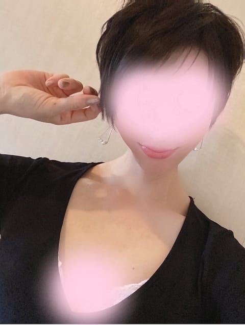 みんなお盆休みは何してるのかな？

雨☔が降ってきて気温が下がってちょっとほっこり🤏

暦の上では秋🍂だけど、まだまだ夏