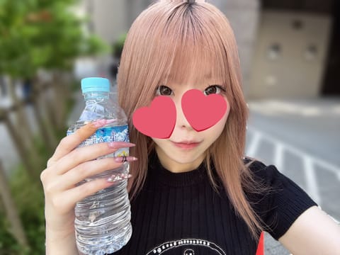 今日22時から出勤です！既にご予約頂いていて、最短23:15〜です！遅い時間だけど会いに来てくれたら嬉しいです(๑o̴̶