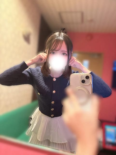 明日9/15(火)初出勤♡

🉑12:00〜15:00

ご予約お待ちしています^..^

前より少し髪伸びたので
どん