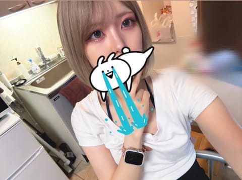 こんにちは！みれいです♡
今日は12-20で秋葉原ルームにしゅ❣️
久々の秋葉！しかも髪色も変えたし、髪の毛も切ったんだ