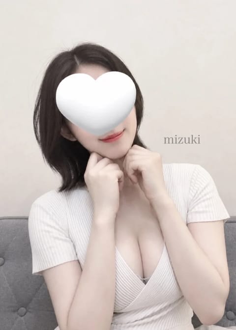 初出勤🎀神田Noviaの水島みずきです！

精いっぱいお客様を癒せるように頑張ります🕊️

【今日は日本橋ルーム