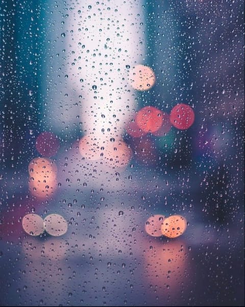 おはようございます。
今日はまた☂️ですね。

雨の日のマッサージは
リラックス効果が高くなるので
本日マッサージ受けま