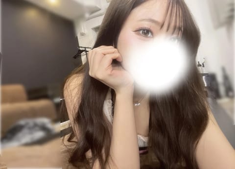 11:00〜18:00アキバroom🏠
出勤中です（＾ν＾）

初めてのお昼間の出勤になります🎵
少し足元悪いのですが、