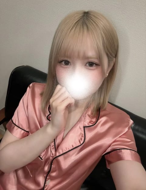 本日、初出勤ありがとうございました🐝🤍

初めてで少し緊張してたけど、
たくさん褒めてもらえて嬉しかったです🥺
会いに来