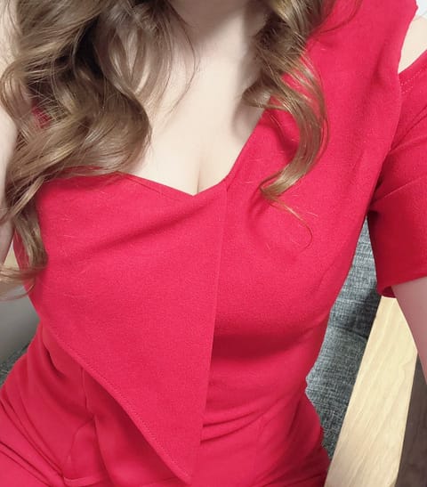 こんにちは✨

自撮りが　上手くないセラピスト叶です🌸

ランチタイムですね✨

今日は　どんなランチを召し上がっていま
