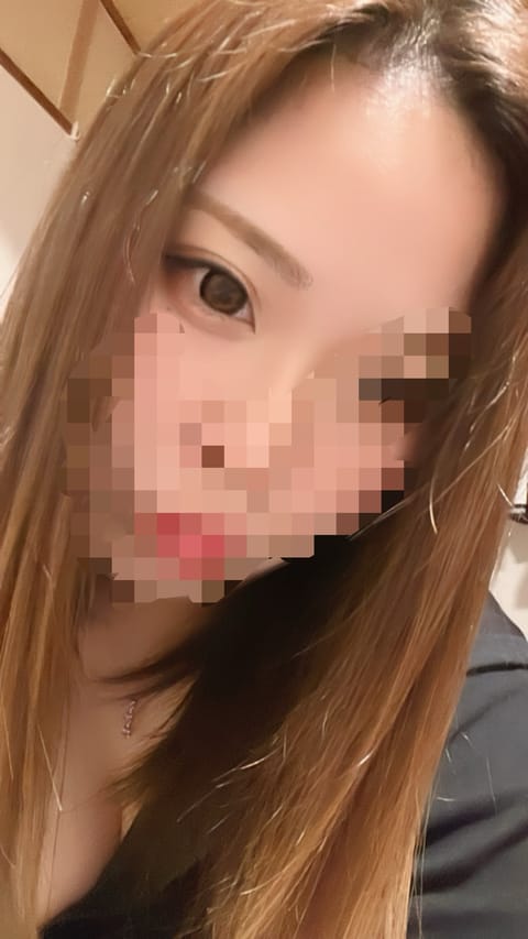 1週間お疲れ様です🥰
かなです！

12日 11:00-15:00出勤します！😘🫶

久しぶりの出勤だから
緊張する〜🥹