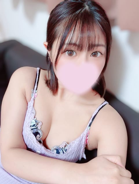 こんにちは♡
りこ今夜出勤です☺️
今日と明日は少し暖かいみたいですね〜✨
お散歩ついでに、りこの癒しに触れてみてはいか