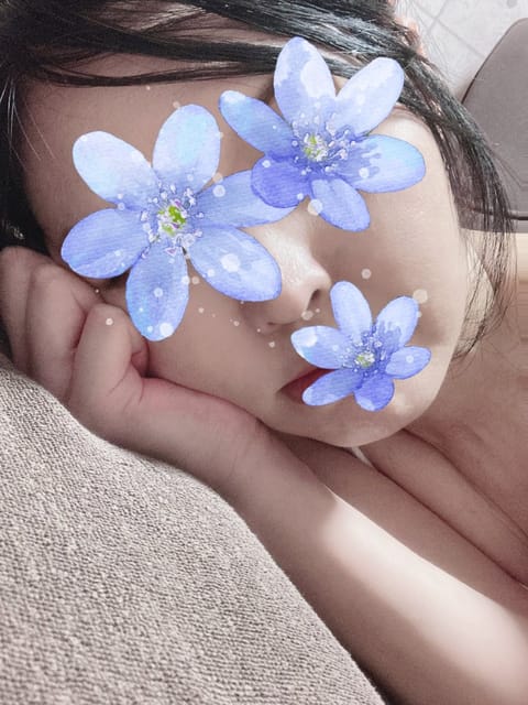 こんばんは！
超久しぶりの出勤です💦
21-27時までいます！

23時からご案内🉑です。
眠れない方々夜ふかしにぜひ
