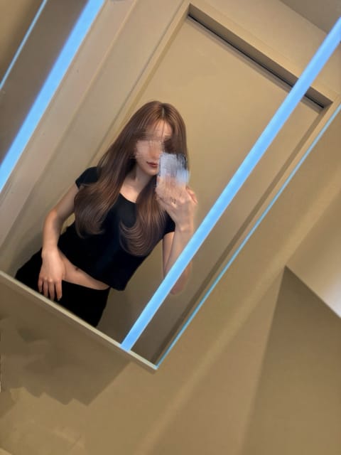 今日も20時まで📍横浜いるよ🍀
最短15:00〜ご案内できます😌

あついねえ☀️
お部屋涼しくしときます🎐