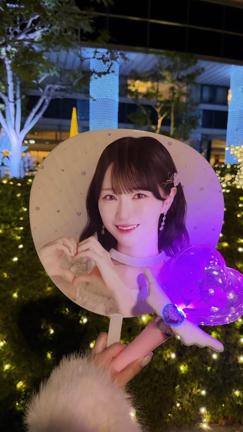 昨日来てくれたお兄さんイコラブオタクで超〜盛り上がった🤍

同じ日にライブ行ってたのもおもろいし昨日偶然その日のライブT