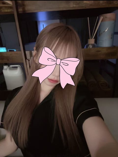 出勤してるよ！！
平日だけどあいにきてください🥹💞
