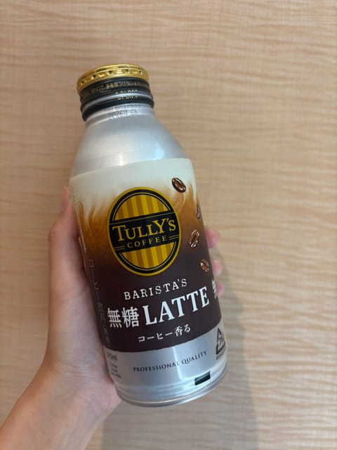 夜中にいらっしゃるお客様とコーヒーで乾杯をする率が高いのはなんでなんだろう🤣✨　なんだかんだ私は昼間の出勤も深夜出勤もど
