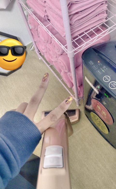 こんにちは👋😃
　　出勤しました🌿

花粉症の薬忘れて鼻がえらい事になっております😂むずむず😭

本日　～２３時迄❇️
