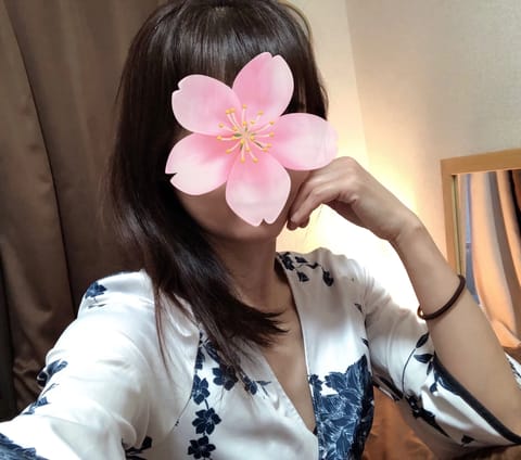 こんにちは♪
天丼食べて胸焼けしてるケイです🌷

4月は、寒くて冷たい雨のスタート
になりましたね☔️

早く暖かくなら
