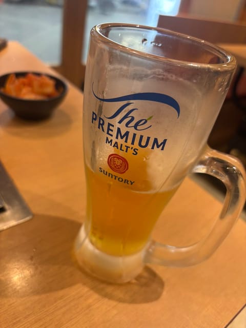 お昼から失礼します🍺

#浅草
#友達の誕生日前祝い
#飲む前に行った犬カフェで
#犬をおやつで手懐けた