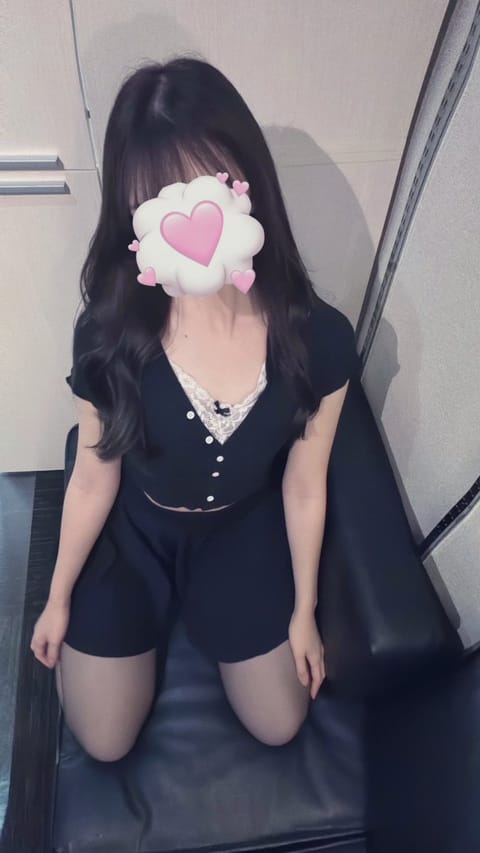 こんばんは🌙ゆきです️️🩵

明日23日(土)出勤してます🎀
本指名のお兄様方💕︎事前予約もありがとう✨️
まだラスト枠