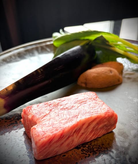 ホテル日航のお店です✨
九州の「和王」という和牛が食べれるのきいていってきました

とろけるかんじのお肉ですね🧐
シーフ