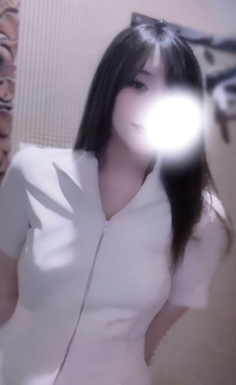 こんばんは🌕
9月前半の出勤予定日が決まりましたので下記の通りお知らせいたします。
2日(火) 21:00〜5:00
3