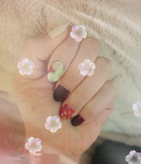 おはようございます♥
GW…今日と明日出勤です☺
本日は事前予約満了🈵️
ありがとう🥰

季節感ゼロの大好きな🍁に
ネイ