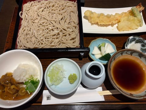蕎麦うめがった〜😻💗米沢ラーメンも食べたよ( ˶ˆ꒳ˆ˵ )