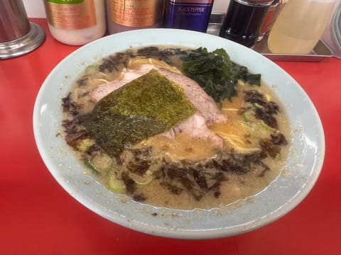 金曜日、土曜日と久しぶりに2日連続のラーメンでした🍜
1枚目はトマトラーメン
2枚目伊勢原のラーショ、岩のりみそラーメン