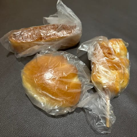セキネベーカリーへも寄ってしまいまして🍞😋