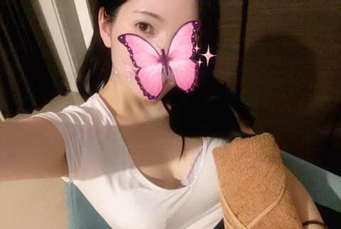 こんばんは、ゆいです！先日も沢山のご予約ありがとうございました💕ここ最近毎回頂く美味しそうなスイーツでしっかり餌付けされ