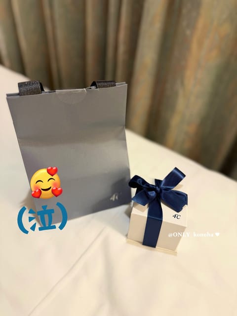 クリスマスプレゼント今年もたくさん…😭
抹茶、Amazonカード、お菓子、花束、ネックレス

全部食べたし飾って使ってま