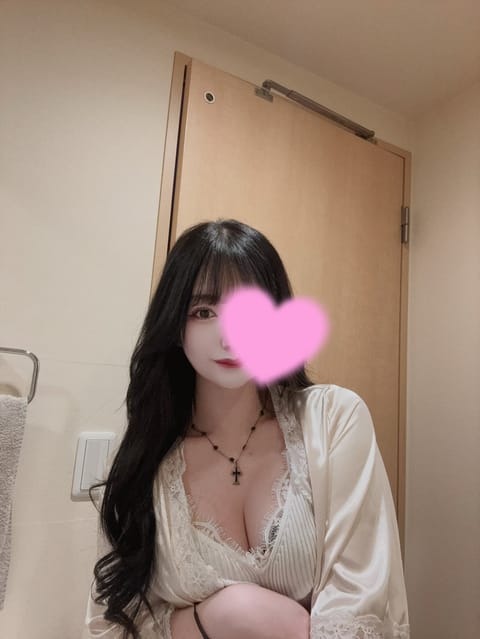 ルーム到着してます🫶🏻
スタート枠本指様ご予約ありがとう🩷

最短20:45から空きあるので、
ぜひ飛び込みお待ちしてお