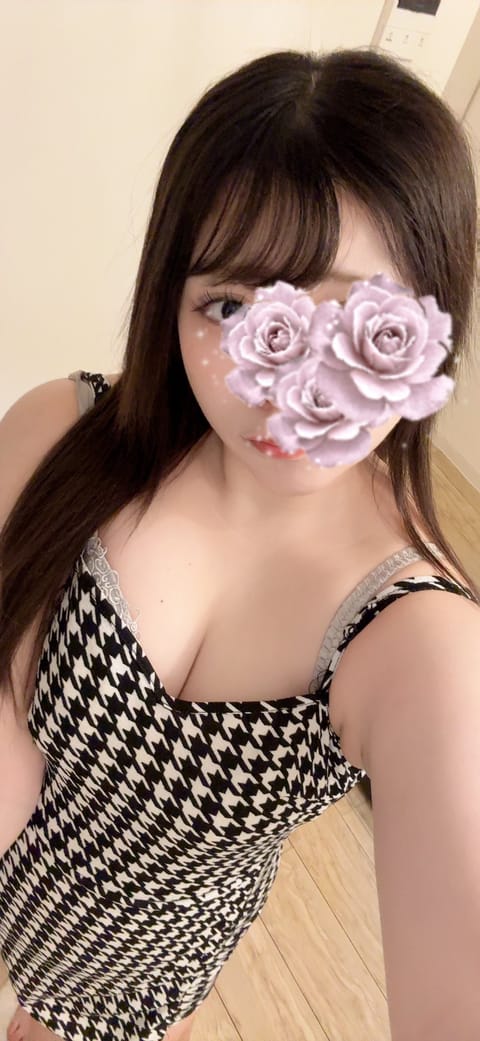 こんばんは、本日も出勤しました⭐

今月ラストの出勤です❣寒いですが暖かいお部屋で癒やされませんか💭💕

5時までお待ち