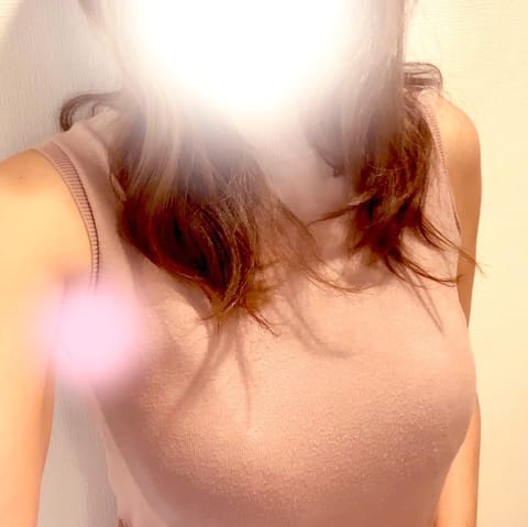おはようございます(起きてた🥹)

工事？してる音を聞きながら
ベッドに戻ってきて
今から仮眠
最近帰りの電車で眠気に負
