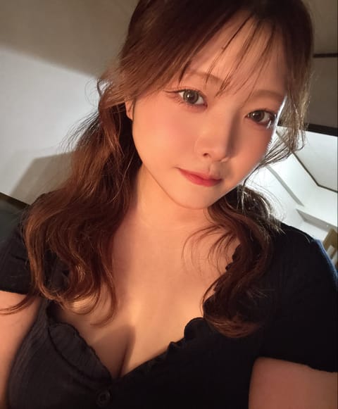 今日も夜行性のあおいです
このワンピース新色ネイビー追加されててすぐ着ちゃったっ💖りおなさんにもすぐ写真送っちゃったっ💖