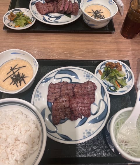 こんにちは！
雨って、屋内から見る分には良いけど、外にいる時に振られるとほんと困る😖
靴も靴下も無事にびしょびしょになり