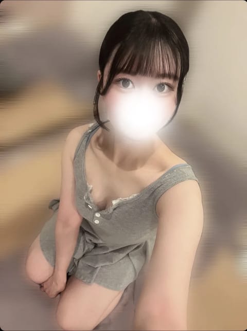 浜松町ルーム出勤しました⭐️
20時までお待ちしております🫡
気温はそんなに高くないのにむしむしで暑いですね、、お部