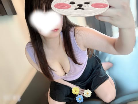 こんにちは🍷

本日15:00〜🐾

キラキラ金曜日！
一週間の疲れを私に癒させてください🍀
お待ちしてます🌷
