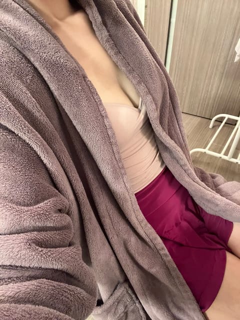 昨日今日と出勤してます🫡♡
沢山のお兄様に会えて嬉しいです🤍
本日は16:45〜のみ🈳です🤍"